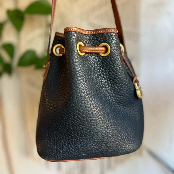 Dooney & Bourke Vintage Navy Blue Leather Drawstring Bucket Medium Crossbody Bag - Picture 8 of 16